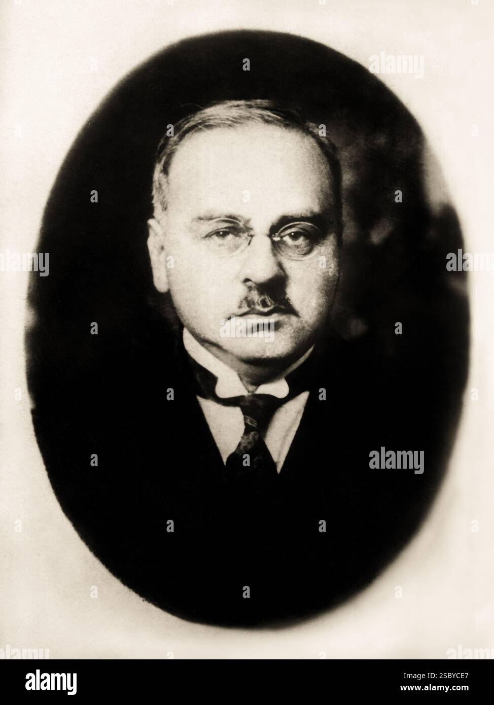 1937 c., ÖSTERREICH : der österreichische Psykologe ALFRED Adler ( 1870-1937). Arzt, Psychotherapeut und Gründer der Schule für Individualpsychologie. Unbekannter Fotograf. - GESCHICHTE - Foto storiche - PSICHIATRA - PSICHIATRIA - PSICANALISI - PSICOANALISI - PSICOANALISI - PSICOANALISTA - PSYCHOANALYTIKER - scienziato - Wissenschaftler - PSYCHOANALYSE - Porträt - Rituratto - PSICOLOGIA - PSYCOLOGY - baffi - Schnurrbart - DOTTORE Stockfoto