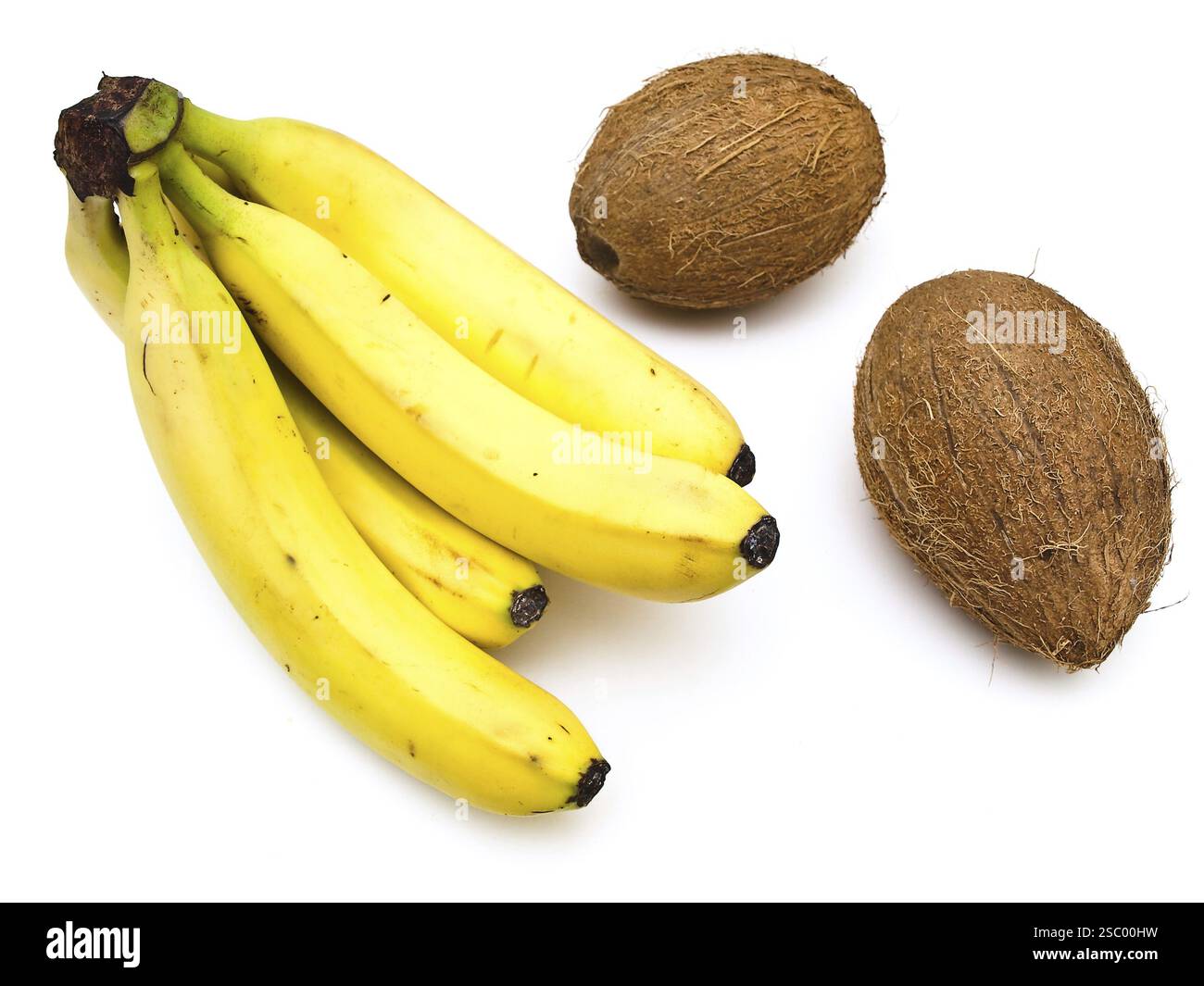 Foto der Kokosnuss und Banane vor weißem Hintergrund Stockfoto
