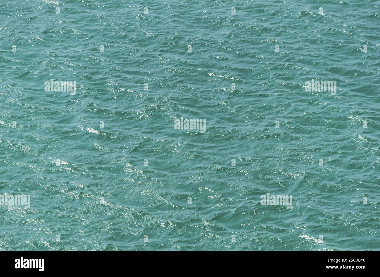 Smaragdgrün Gekräuselte Oberfläche Des Meeres Daugavpils, Lettland, Europa Stockfoto