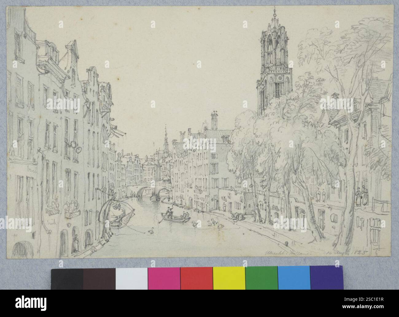 Gezicht op de Oudegracht te Utrecht uit het zuiden vanaf de Gaardbrug met links de achterzijden van de huizen aan de Lijnmarkt rechts gedeeltelijk ach. Stockfoto