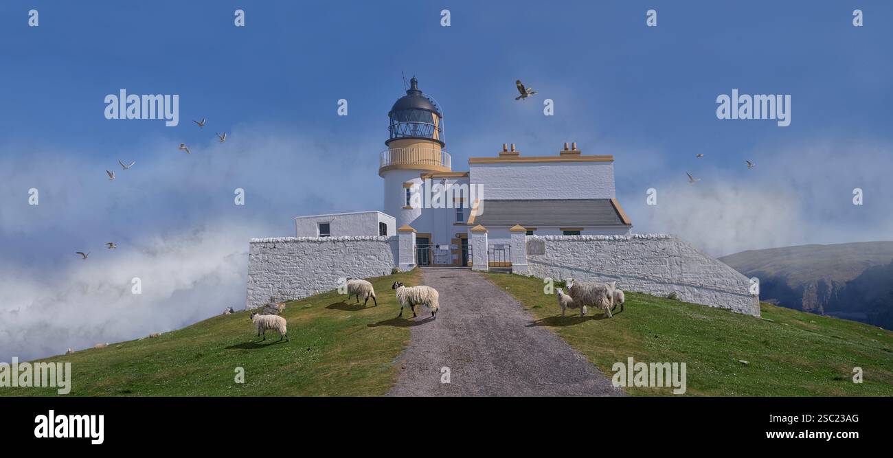 Farbfoto von Stoer Head Lighthouse, Thomas Stevenson 1870, Lochinver, Highland Schottland. Der Leuchtturm ist 45 Fuß (14 m) hoch, Stockfoto