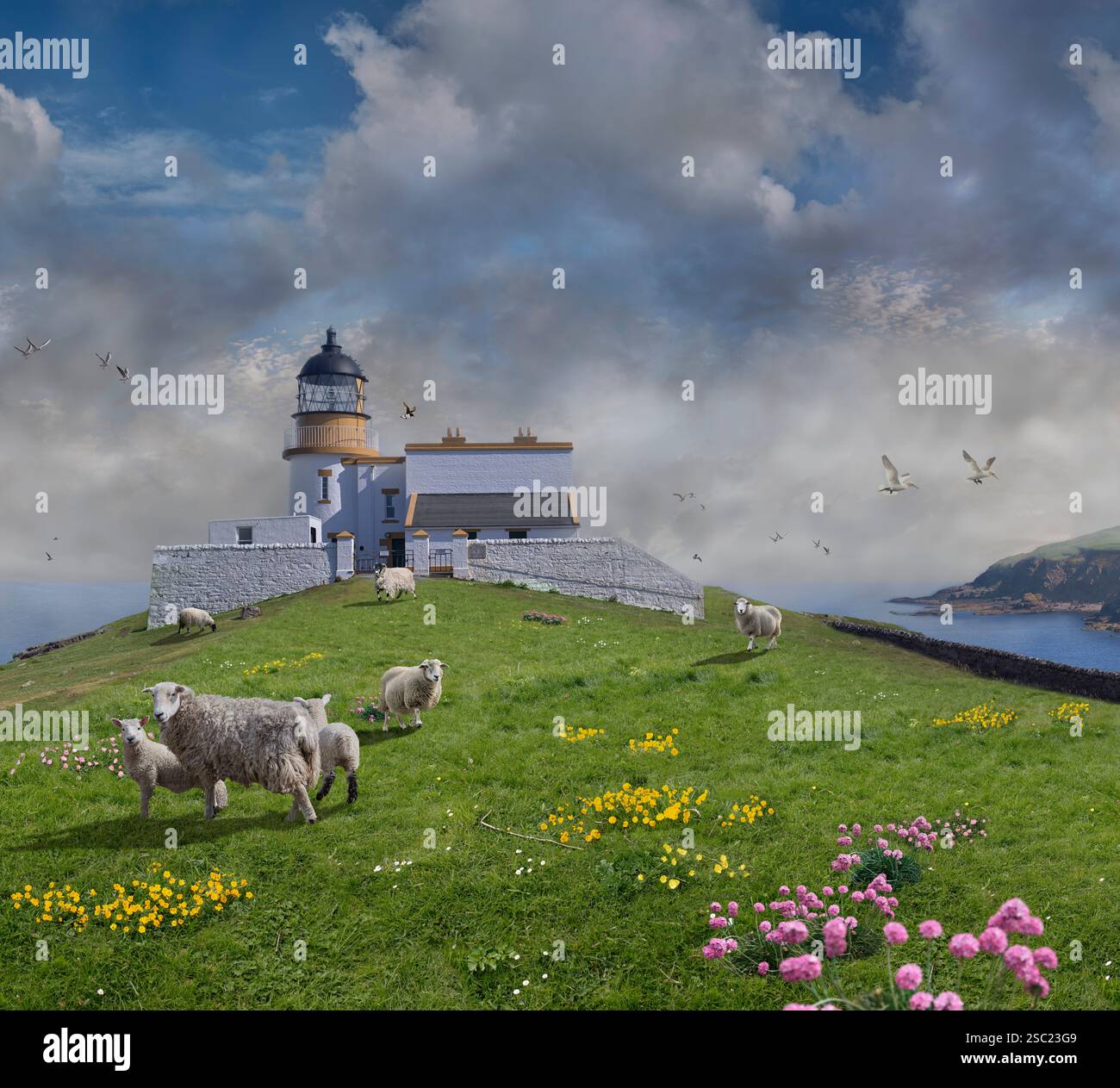 Farbfoto von Stoer Head Lighthouse, Thomas Stevenson 1870, Lochinver, Highland Schottland. Der Leuchtturm ist 45 Fuß (14 m) hoch, Stockfoto