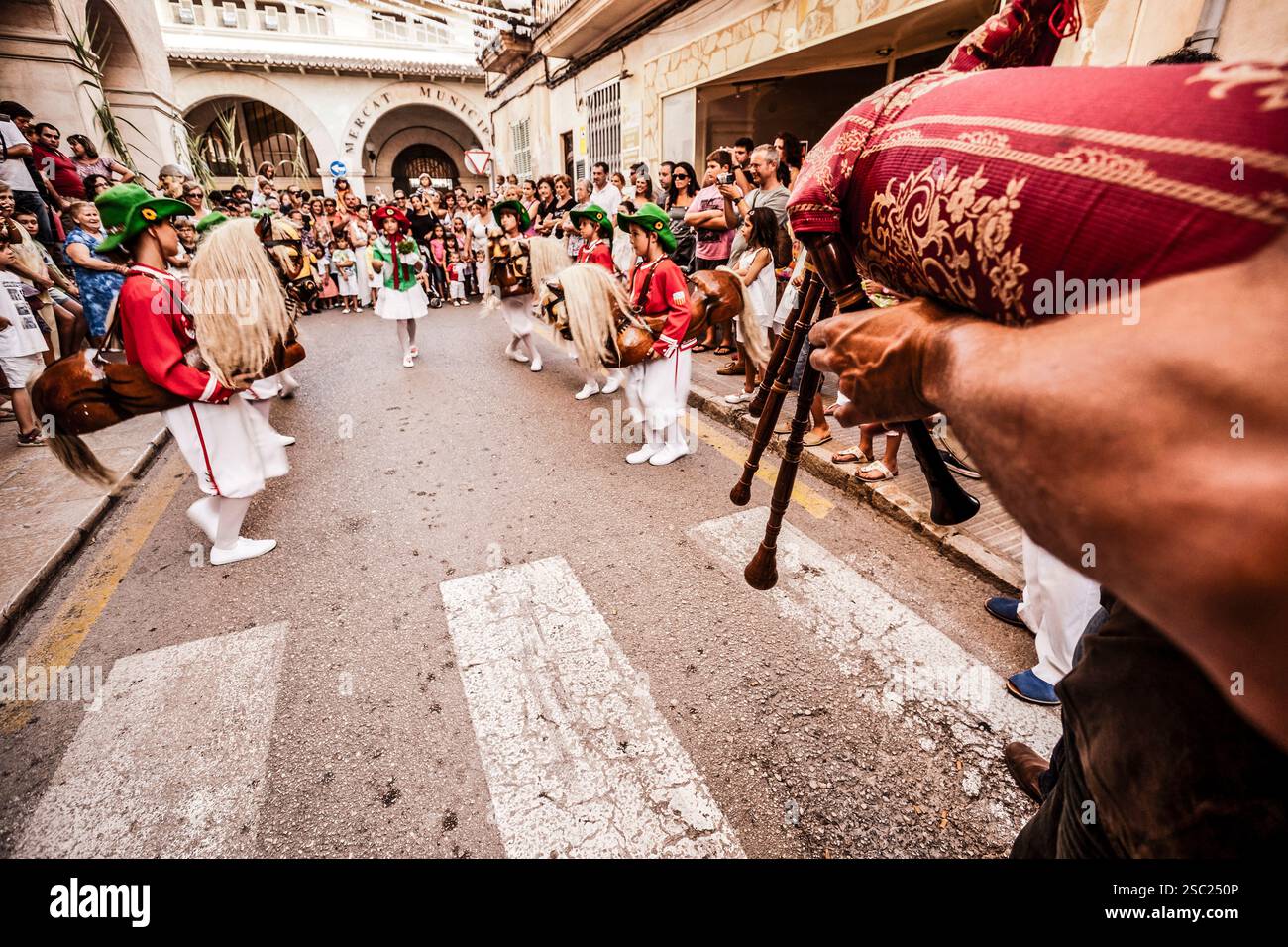 Traditioneller Cavallets-Tanz, Felanitx, Mallorca, Balearen, Spanien Stockfoto