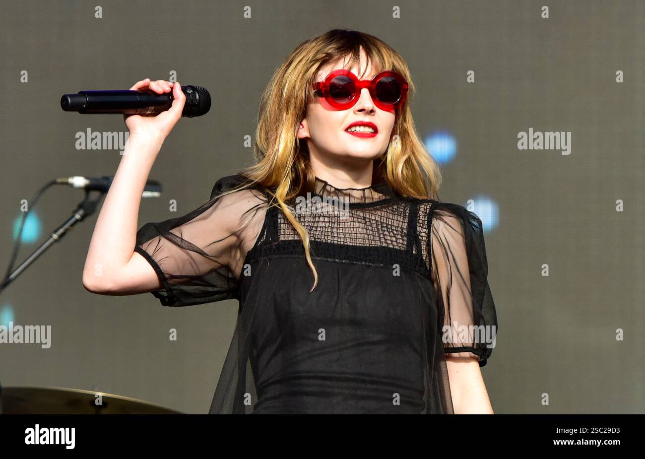 Lauren Mayberry von CHVRCHES, einer schottischen Synth-Pop-Band aus Glasgow, auf der Bühne des BottleRock 2022. Stockfoto