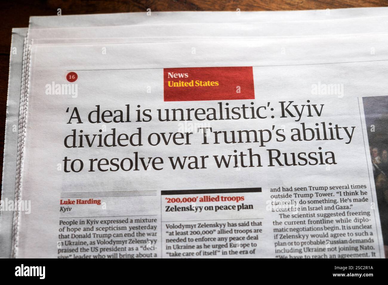 "Ein Deal ist unrealistisch": Kiew ist über Trumps Fähigkeit, den Krieg mit Russland zu lösen, gespalten. Die Zeitung Guardian übertitelt Russland Ukraine war artikel 2025 UK Stockfoto