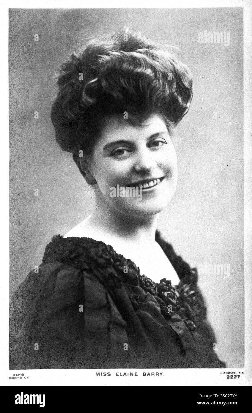 England. Ca. 1905. Eine antikes, echtes Foto-Postkarte, die die Schauspielerin, Miss Elaine Barry, zeigt. Stockfoto