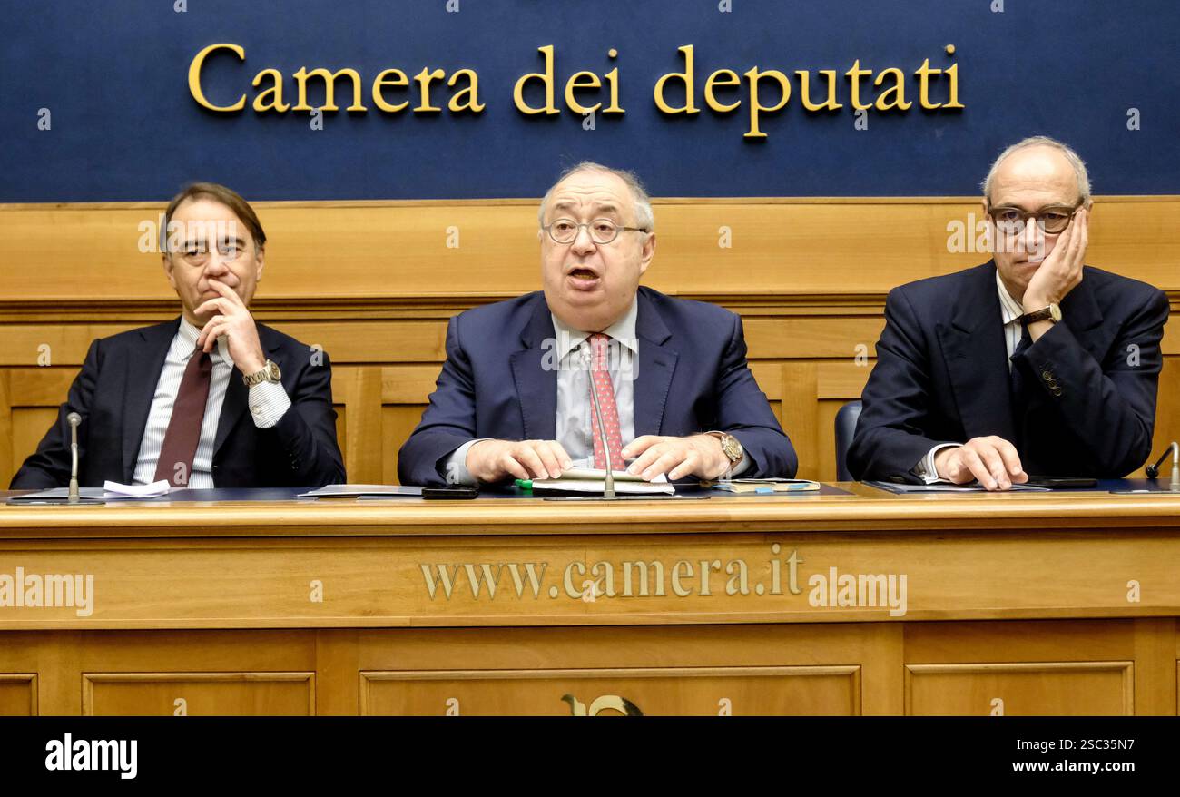 Andrea Cangini, Fondazione Einaudi, Il presidente della Fondazione Einaudi Giuseppe Benedetto, il Vice presidente Davide Giacalone in occasione della präsentazione da parte della fondazione Luigi Einaudi del disegno di legge per la riforma dell'articolo 68 della Costituzione sul tema dell'immunità parlamentare. Camera dei Deputati a Roma, Mercoledì 05. Februar 2025 (Foto Mauro Scrobogna/LaPresse) Andrea Cangini, Einaudi-Stiftung, Präsident der Einaudi-Stiftung Giovanni Benedetto, Vizepräsident Davide Giacalone anlässlich der Präsentation durch die Luigi Stockfoto