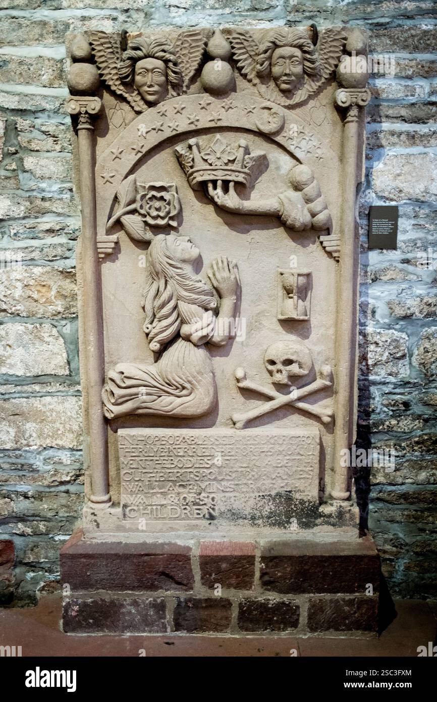 Gedenkstätte für Elizabeth Cuthbert und James Wallace aus dem 17. Jahrhundert in der St. Magnus' Kathedrale, Kirkwall, Orkney. Stockfoto
