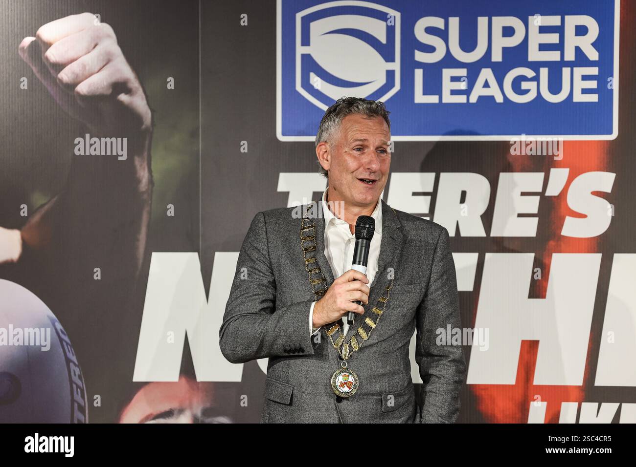 Adam Hills MBE, 33. Präsident der Rugby Football League während des Saisonstarts der Betfred Super League 2025 bei Co-op Live, Manchester, Großbritannien, 5. Februar 2025 (Foto: Mark Cosgrove/News Images) Stockfoto