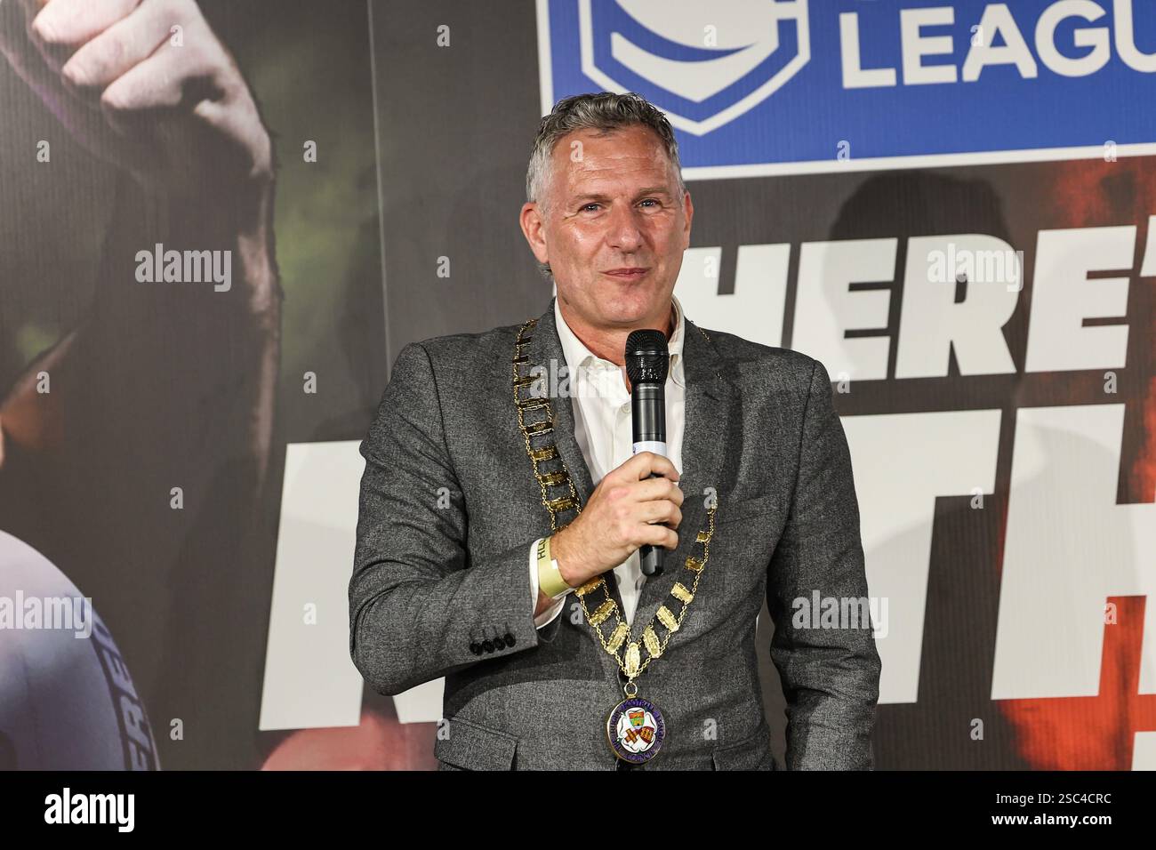Adam Hills MBE, 33. Präsident der Rugby Football League während des Saisonstarts der Betfred Super League 2025 bei Co-op Live, Manchester, Großbritannien, 5. Februar 2025 (Foto: Mark Cosgrove/News Images) Stockfoto