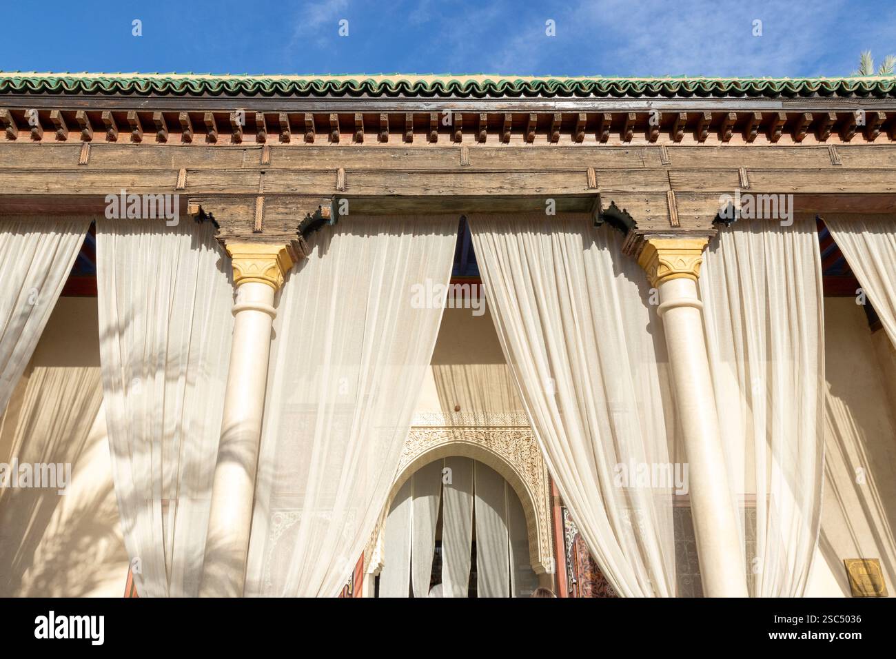 Le jardin Secret, elegante Palausen und Ornamente aus dem 19. Jahrhundert mit traditionellen islamischen Gärten, einer Weinhandlung und einer Cafeteria, Marrakesch Stockfoto