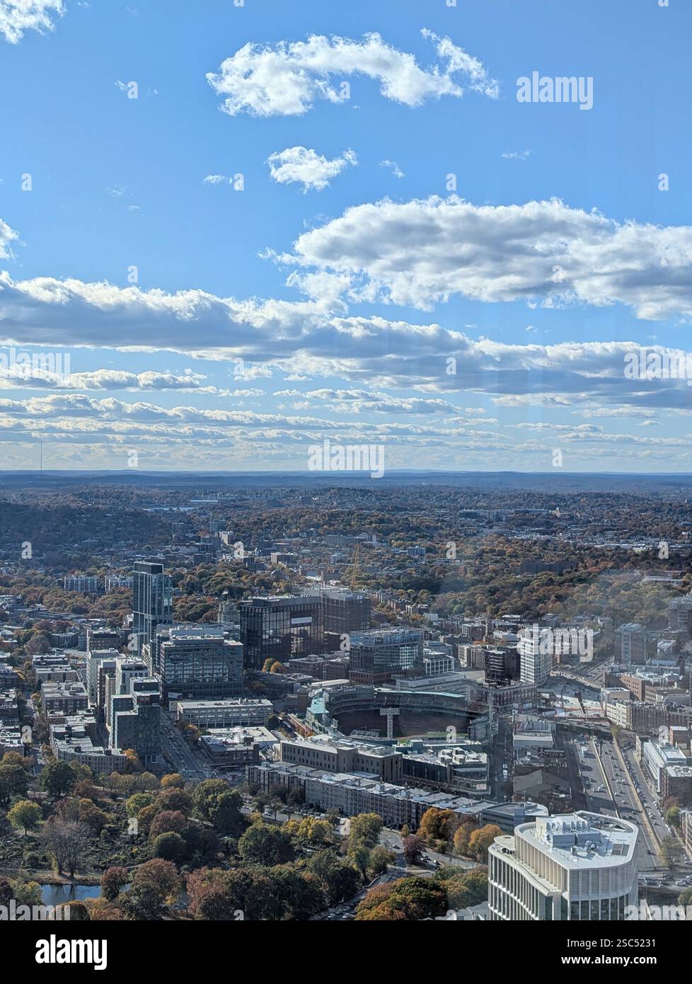 Blick über die Stadt Boston Massachusetts mit Fenway Park - Smartphone-aufgenommenes Stockfoto