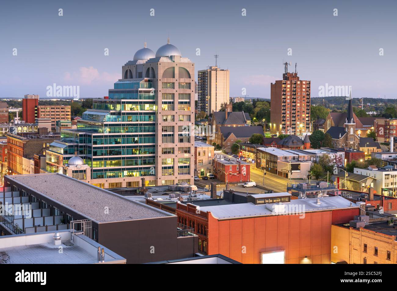 Kitchener, Ontario, Kanada, Stadtlandschaft in der Abenddämmerung. Stockfoto