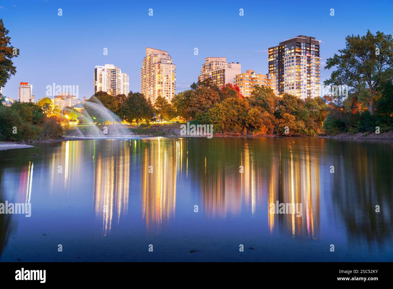 Skyline von London, Ontario, Kanada bei Dämmerung. Stockfoto