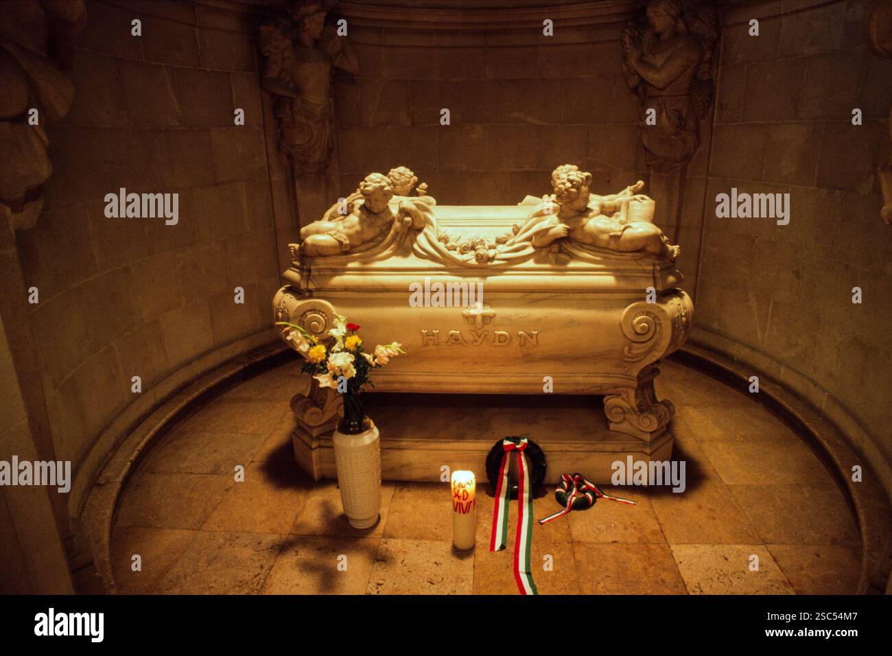 Das Marmorgrab von Joseph HAYDN in der Krypta der Bergkirche in Eisenstadt, Österreich, Stockfoto