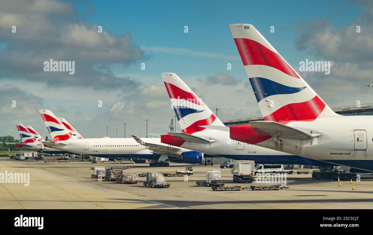 London, England, UK - 29. April 2024: Heckflossen des British Airways Jet am Terminal 5 am Flughafen London Heathrow. Stockfoto