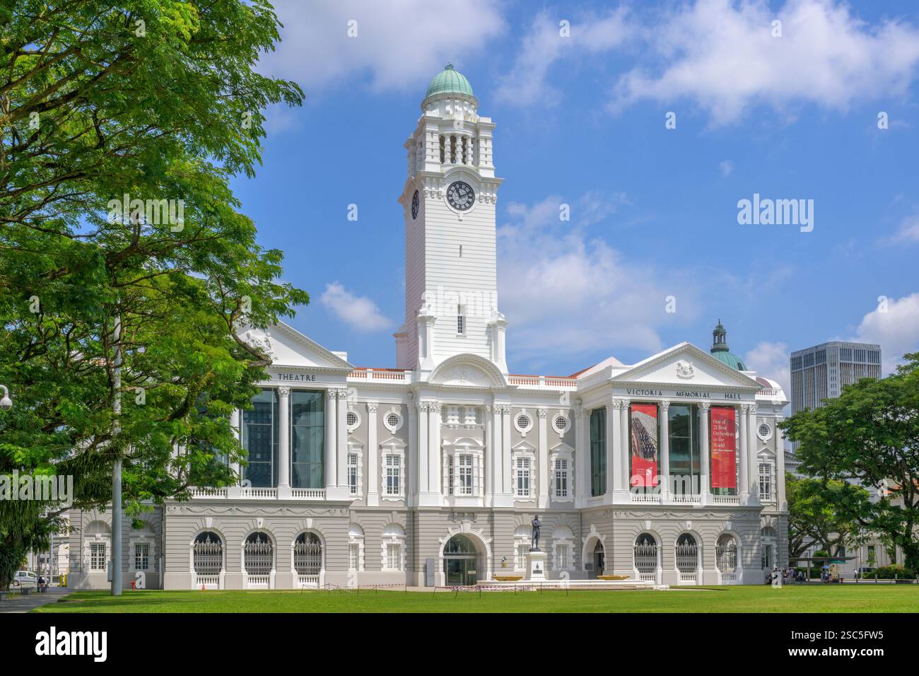 Die Victoria Memorial Hall wurde 1862 als Rathaus gegründet. Anfang der 1900er Jahre wurde ein zweiter öffentlicher Saal neben ihr angebracht und mit einem Uhrturm verbunden Stockfoto