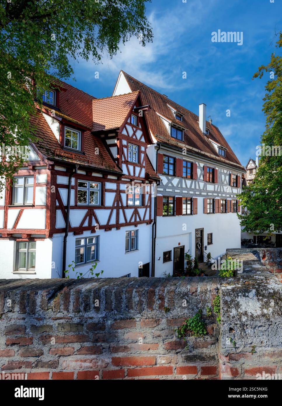 Historische Altstadt von Ulm (Deutschland) an der Stadtmauer Stockfoto