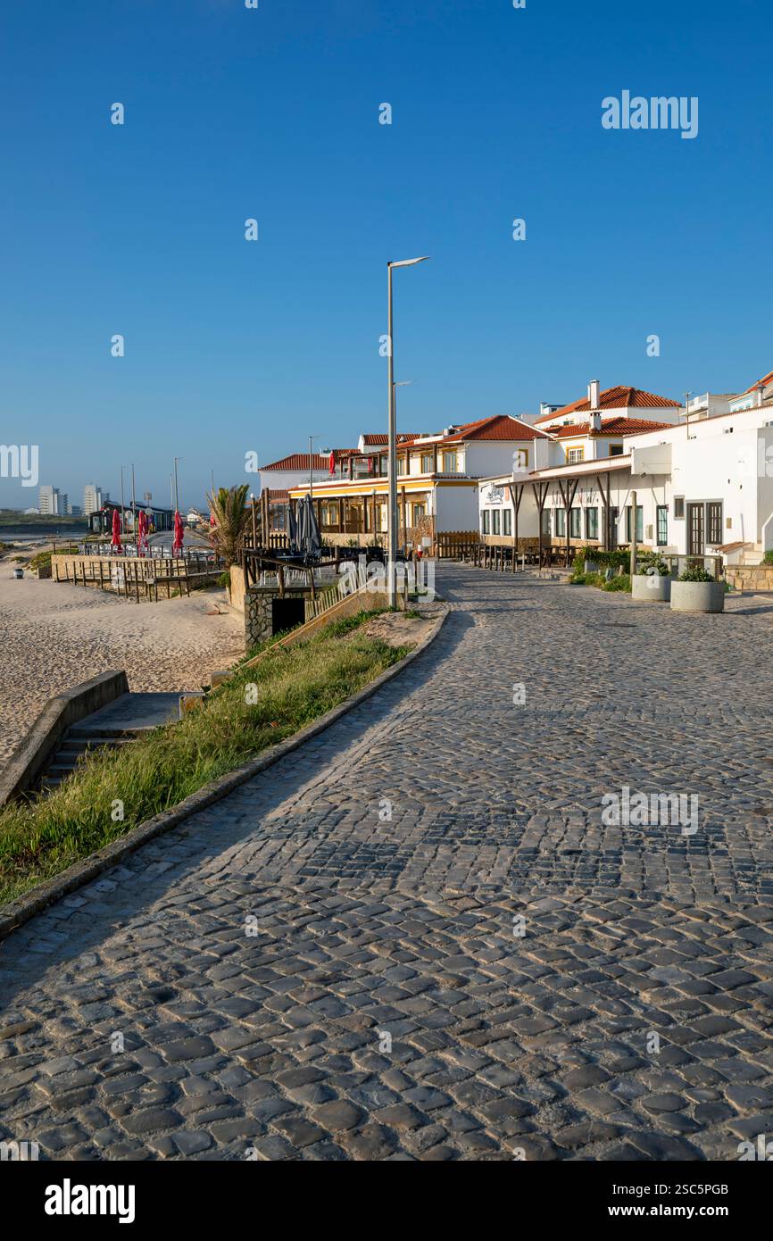 Portugal, Region Oeste, Baleal Island, Cafés und Bars auf der Rua Raul Brandao Stockfoto