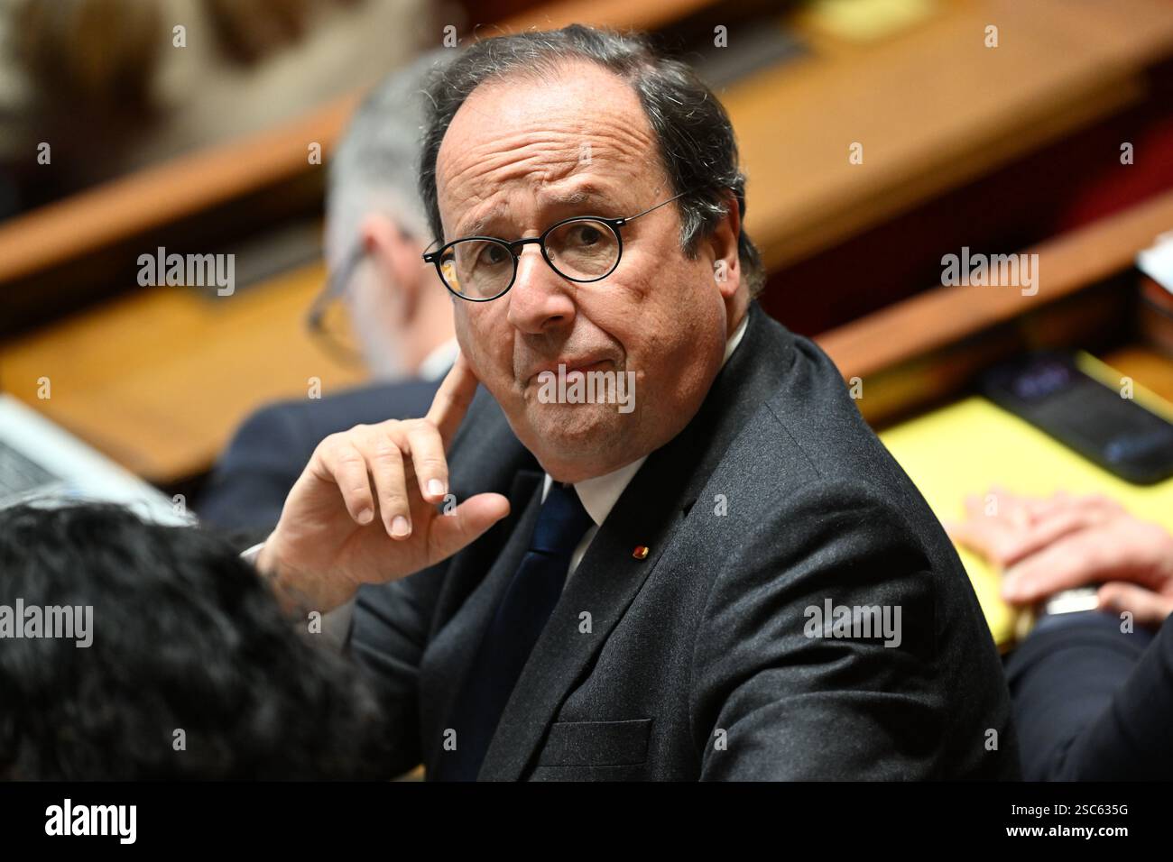 Paris, Frankreich. Februar 2025. Paris am 5. Februar 2025 befragt die Regierung - Francois Hollande ehemaliger Präsident der französischen republik während einer Sitzung von Fragen an die Regierung in der französischen Nationalversammlung Credit: HMB Media/Alamy Live News Stockfoto
