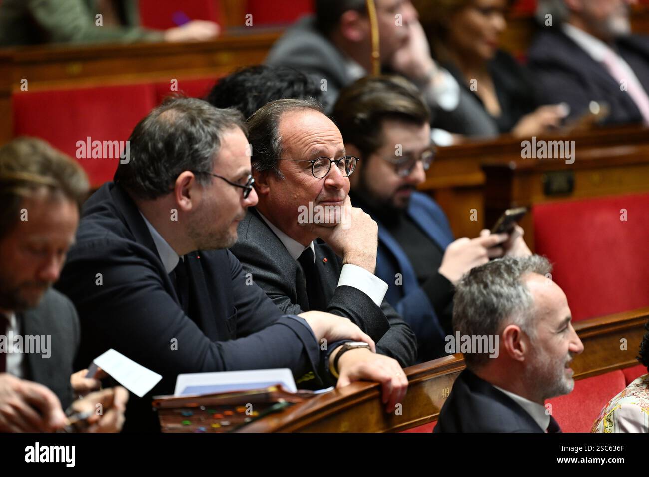 Paris, Frankreich. Februar 2025. Paris am 5. Februar 2025 befragt die Regierung - Francois Hollande ehemaliger Präsident der französischen republik während einer Sitzung von Fragen an die Regierung in der französischen Nationalversammlung Credit: HMB Media/Alamy Live News Stockfoto