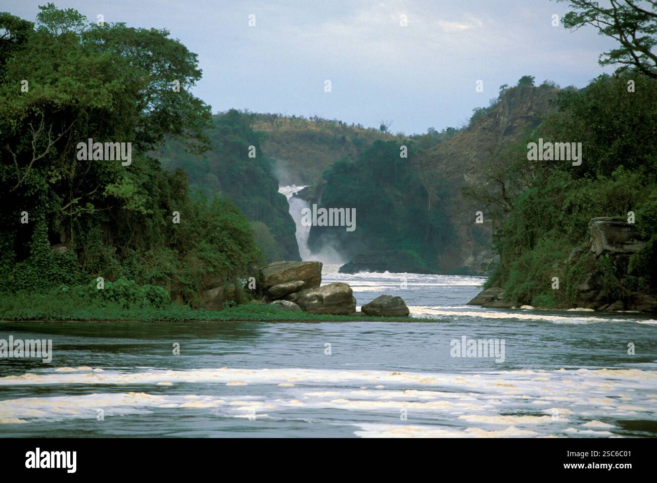 Kenia. Wasserfall Im Tsavo Stockfoto