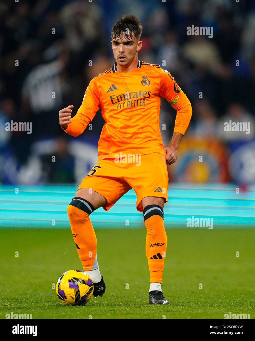 Barcelona, Spanien. Februar 2025. Asencio von Real Madrid spielte am 1. Februar 2025 im RCDE-Stadion in Barcelona, Spanien, während des La-Liga-Spiels zwischen RCD Espanyol und Real Madrid. (Foto: Sergio Ruiz/IMAGO) Credit: PRESSINPHOTO SPORTS AGENCY/Alamy Live News Stockfoto