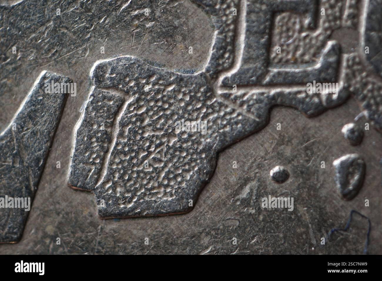 Detailplan eines Teils einer 2-Euro-Münze mit dem Entwurf Portugals und Spaniens als iberische Halbinsel Stockfoto