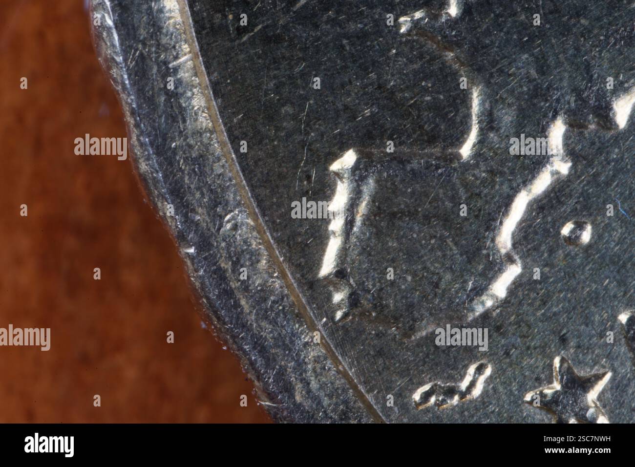 Detailplan eines Teils einer 2-Euro-Münze mit dem Entwurf Portugals und Spaniens als iberische Halbinsel Stockfoto