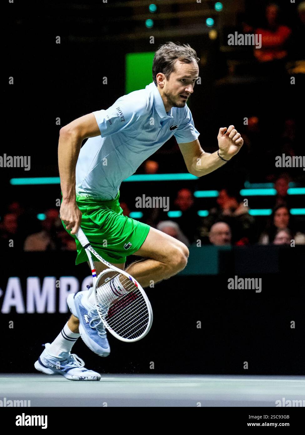 ROTTERDAM, NIEDERLANDE - 5. FEBRUAR: Daniil Medwedev aus Russland läuft in seinem Spiel der 2. Runde der Männer-Singles gegen Mattia Bellucci aus Italien am 3. Tag der ABN AMRO Open im Rotterdam Ahoy am 5. Februar 2025 in Rotterdam, Niederlande. (Foto: Rene Nijhuis/MB Media) Stockfoto