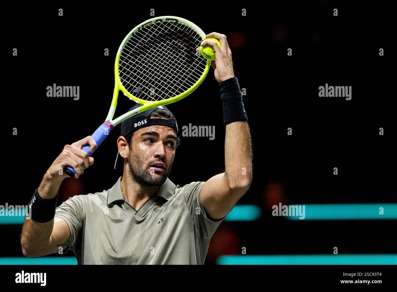 ROTTERDAM, NIEDERLANDE - 5. FEBRUAR: Matteo Berrettini aus Italien spielt am dritten Tag der ABN AMRO Open bei der Rotterdam Ahoy am 5. Februar 2025 in Rotterdam, Niederlande, in seinem Spiel in der ersten Runde der Männer-Singles gegen Tallon Griekspoorof aus den Niederlanden. (Foto: Rene Nijhuis/MB Media) Stockfoto