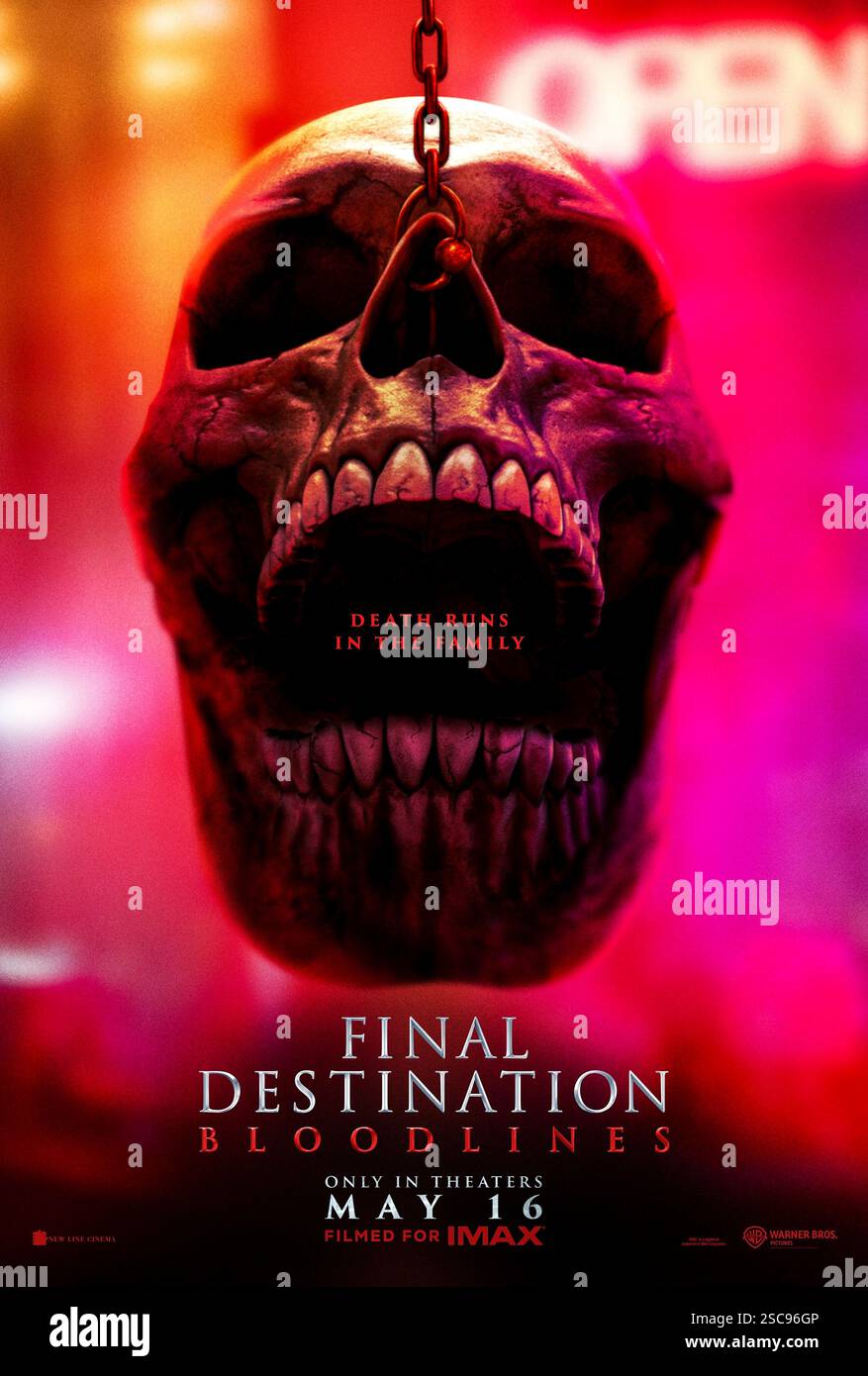 Final Destination: Bloodlines (2025) unter der Regie von Zach Lipovsky und Adam B. Stein mit Kaitlyn Santa Juana, Teo Briones und Tony Todd. Eine Studentin muss rennen, um ihre Familie vor den verdrehten Plänen des Todes zu retten, nachdem sie gewalttätige Vorahnungen erlebt hat. US-Teaser-Poster NUR FÜR REDAKTIONELLE ZWECKE. Quelle: BFA / Warner Bros Stockfoto