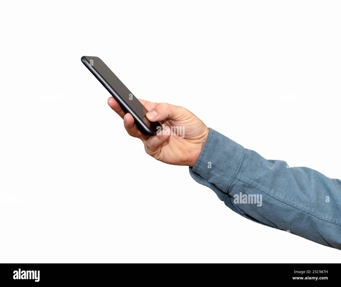 Isoliertes schwarzes Handy in der Hand eines Mannes Stockfoto