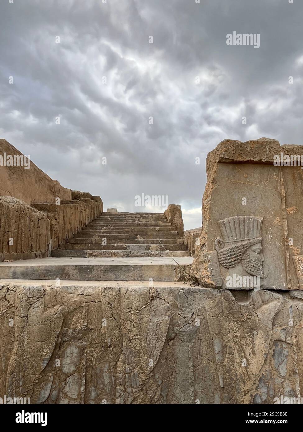 Ein seltener Blick auf Treppen aller Nationen im Apadana-Palast, Persepolis, Iran, fotografiert von Shahpari Bahrami Stockfoto