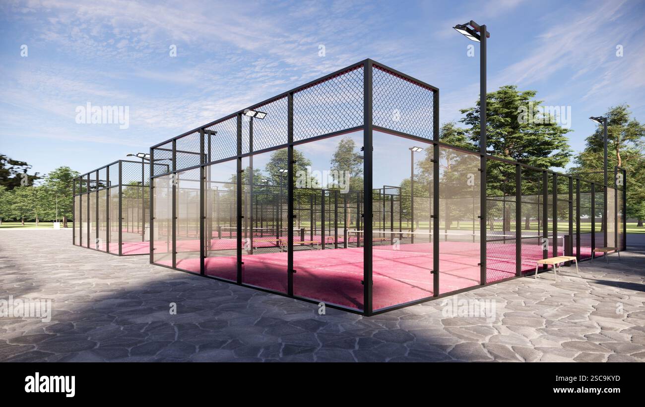 Eckblick auf den Padel Court im Freien mit rosafarbener Oberfläche, ausgestattet mit Flutlichtern und Glas Stockfoto