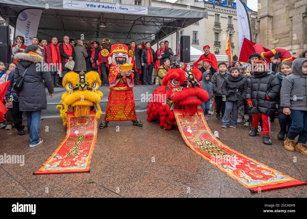 Aubervilliers, Frankreich - 02 05 2022: Chinesisches Neujahr. Feierlichkeiten zum Jahr der Holzschlange im Stadtteil Aubervilliers Stockfoto