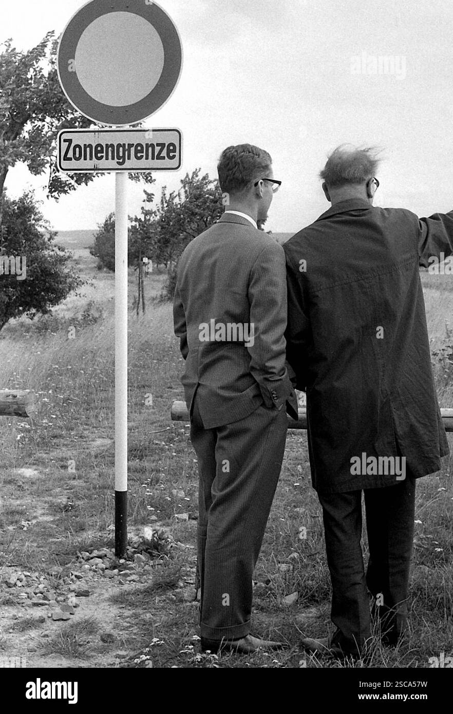 Innerdeutsche Grenze in der Nähe von Goslar und zwei Männer. Stockfoto