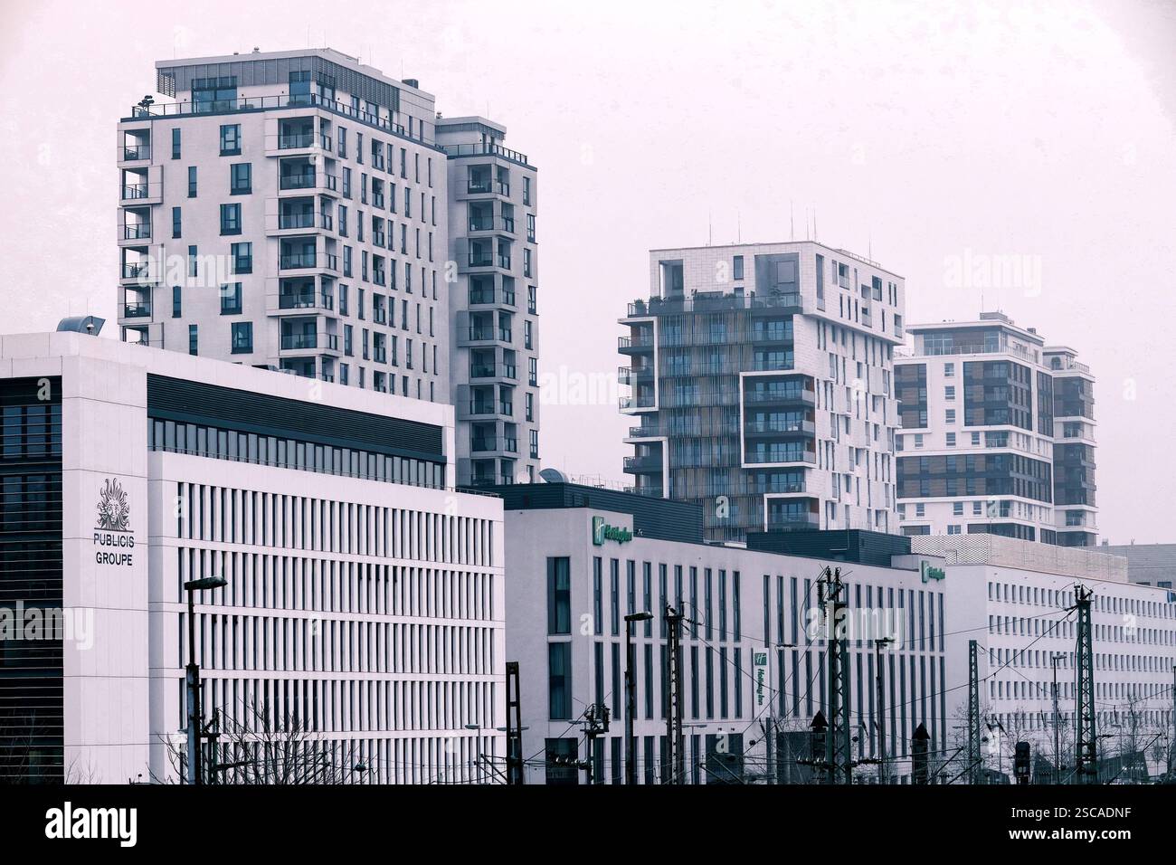 Düsseldorf 06.02.2025 Wohnungen Wohnungsnot Mietwohnung Mieten Mietpreis soziale Wohnungsbau Sozialwohnung Immobilien Wohnraummangel Wohnung Baustelle Neubau Mehrfamilienhaus Mietshaus Miete Mietspiegel Mietpreisspiegel Immobilie Wohnungsmangel Baustau Wohnimmobilien Mietpreise Altbau Leerstand Baumaterial Baustoffe Ballungsgebiet bezahlbarer Wohnraum CO2-Preis CO2 Bundes-Klimaschutzgesetz Heizen Heizung Klimapaket Mieter Vermieter Mietpreisbremse Klimawende Büro Homeoffice Home-Office Konjunkturpaket Grundsteuerwo Grundsteuerreform Stockfoto