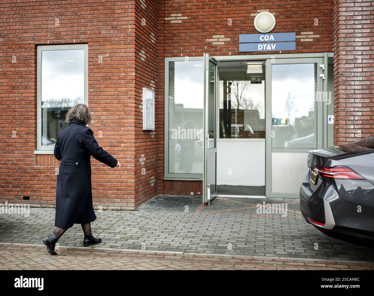 TER APEL - Asylminister Marjolein Faber (PVV) bei der Ankunft zu einem Besuch im AZC Ter Apel. Zu den behandelten Themen gehört der Ansatz für benachteiligte und belästigende Asylbewerber. ANP REMKO DE WAAL niederlande raus - belgien raus Stockfoto
