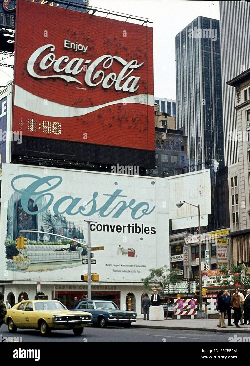 Eine riesige Coca-Cola-Anzeige auf dem Times Square in Manhattan. [Automatisierte Übersetzung] Stockfoto
