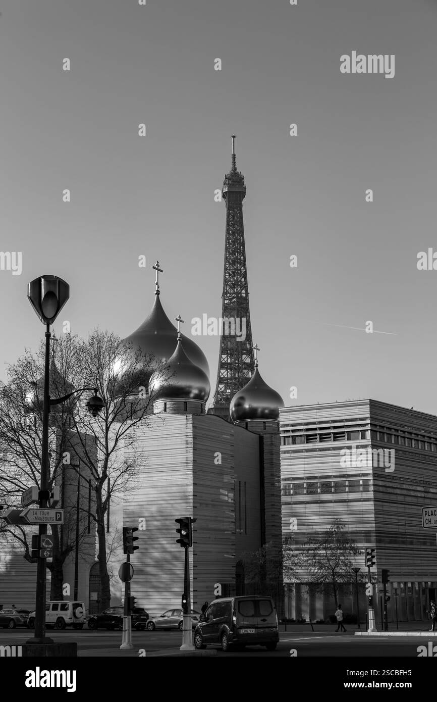 Paris, Frankreich - 24. Januar 2022: Kathedrale der Heiligen Dreifaltigkeit und das russisch-orthodoxe spirituelle und kulturelle Zentrum, das aus vier Gebäuden in Paris besteht, Stockfoto