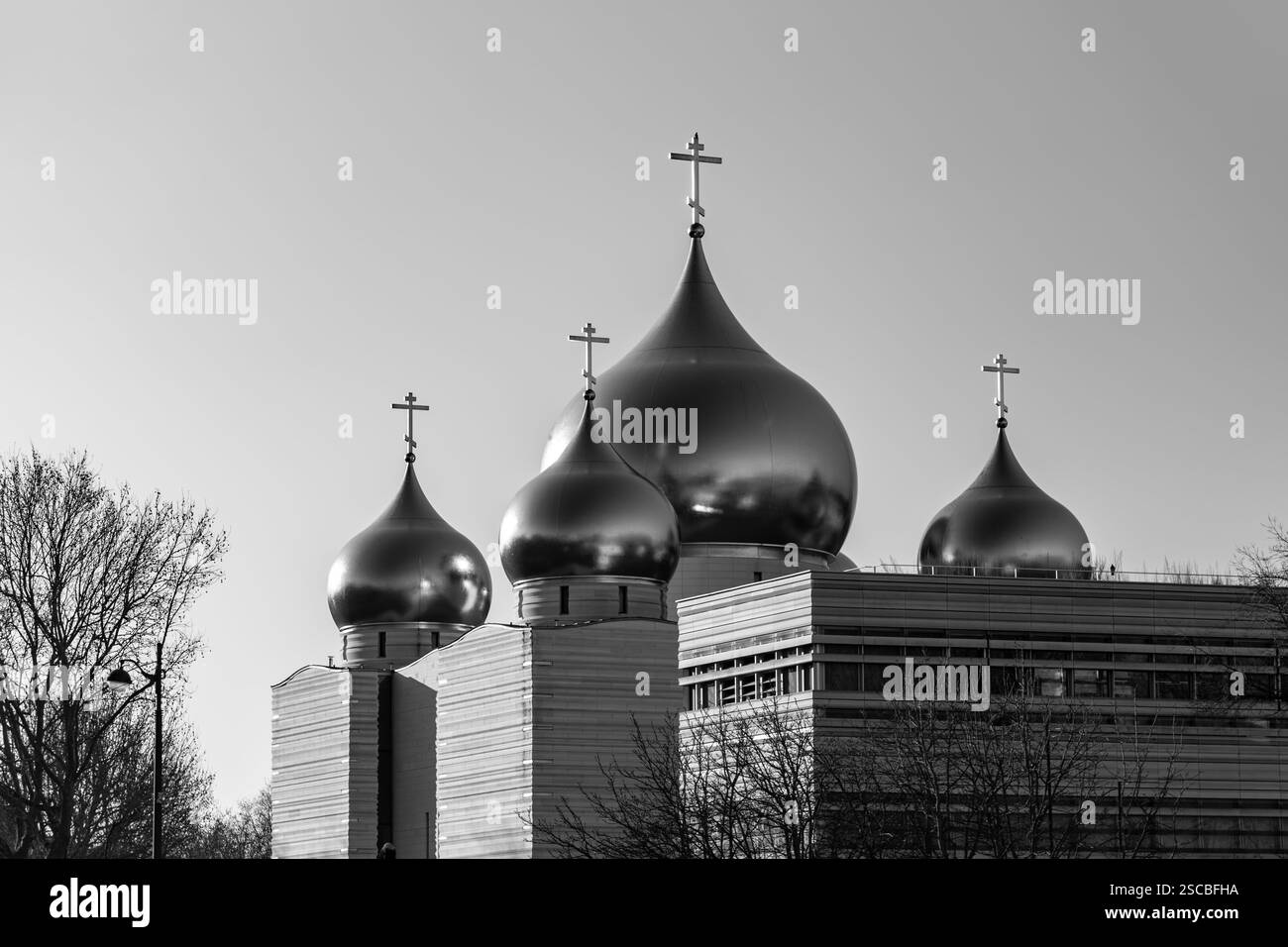 Paris, Frankreich - 24. Januar 2022: Kathedrale der Heiligen Dreifaltigkeit und das russisch-orthodoxe spirituelle und kulturelle Zentrum, das aus vier Gebäuden in Paris besteht, Stockfoto