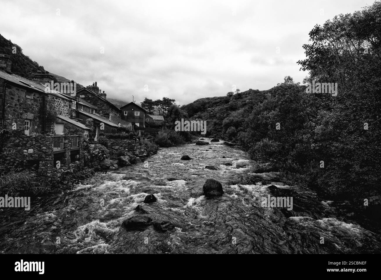 River in Beddgelert, Wales, Großbritannien Stockfoto
