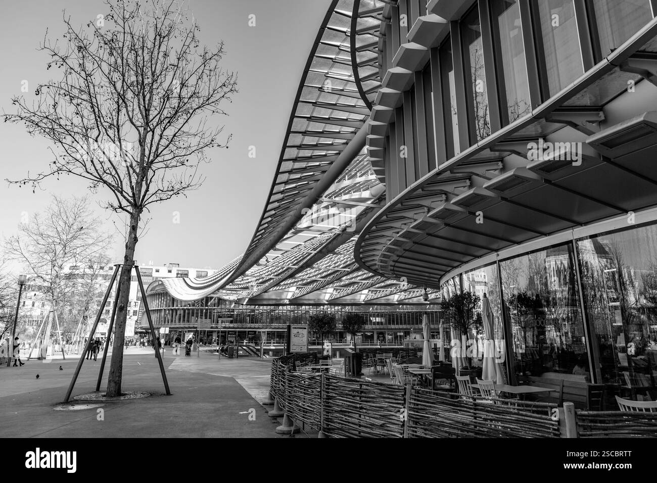 Paris, Frankreich - 24. Januar 2022: Das Westfield Forum des Halles ist ein französisches Einkaufszentrum, das sich auf dem Gelände der ehemaligen zentralen Hallen von Paris befindet. Stockfoto