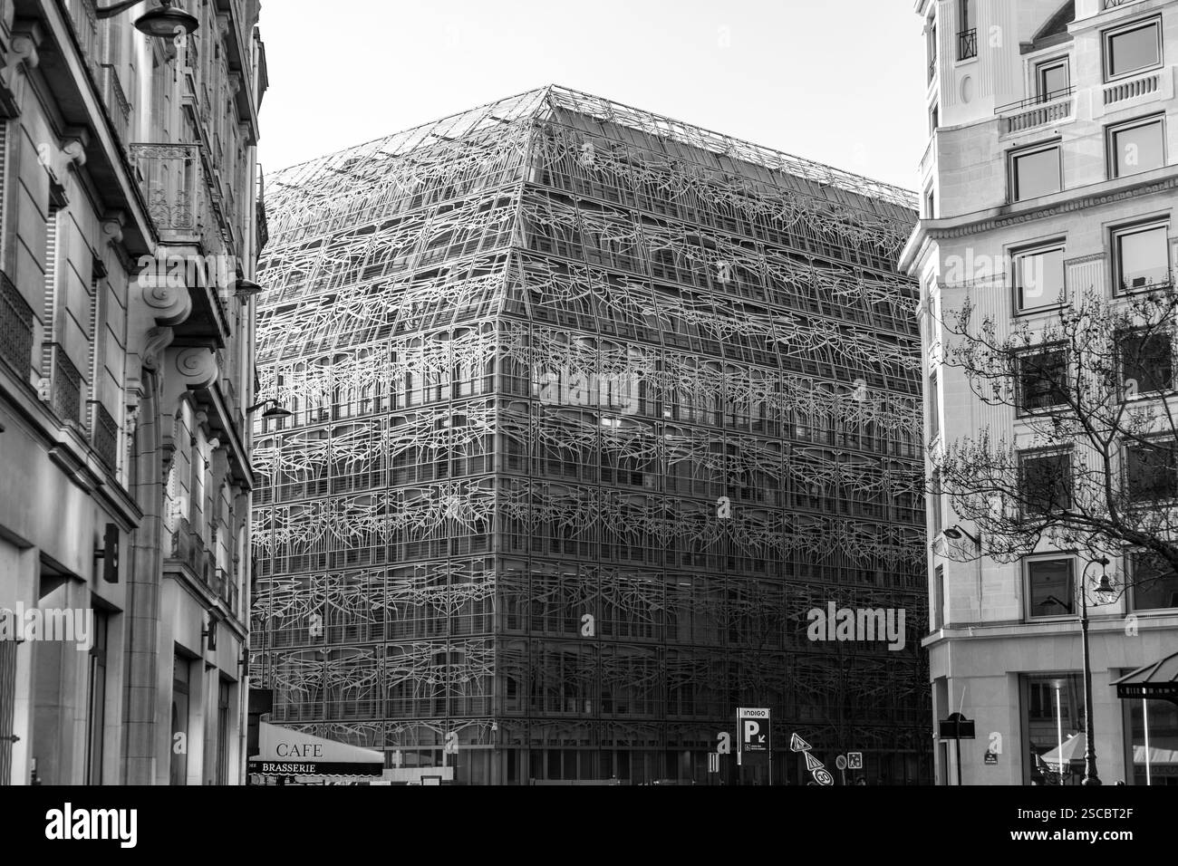 Paris, Frankreich - 24. Januar 2022: Modernes Äußeres des Ministeriums für Kultur im 1. Arrondissement von Paris, Frankreich. Stockfoto