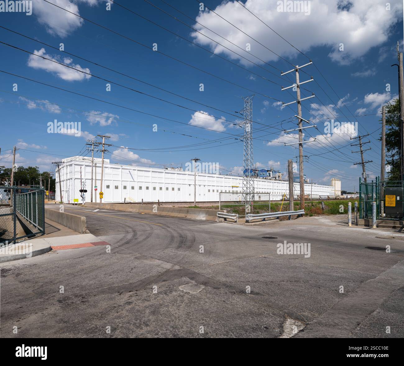 Industrie am Fluss des Peres Stockfoto
