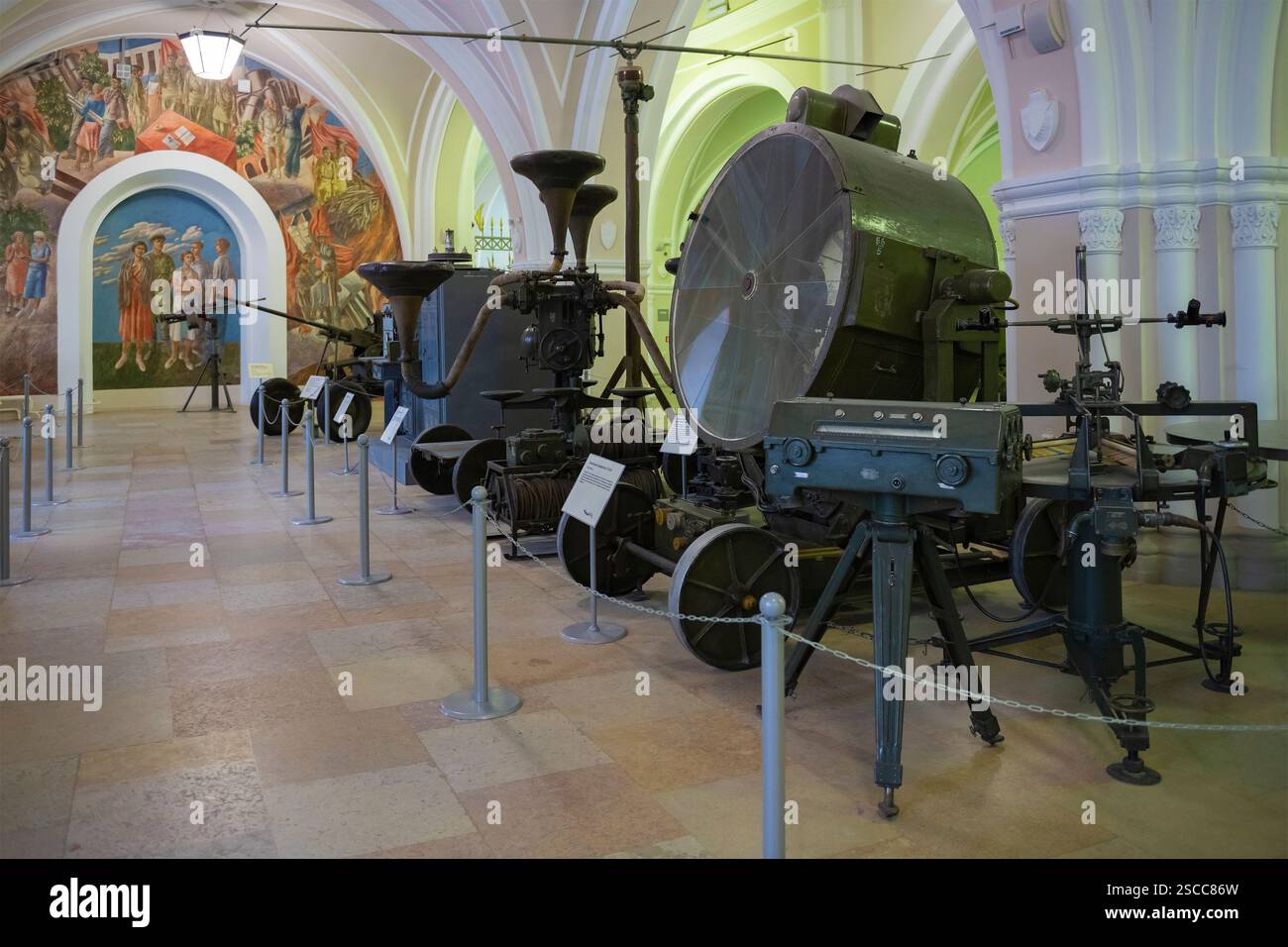 SANKT PETERSBURG, RUSSLAND - 24. JANUAR 2025: Luftverteidigungssysteme aus der Zeit des Großen Vaterländischen Krieges in der Ausstellung über das Militärhistorische M Stockfoto