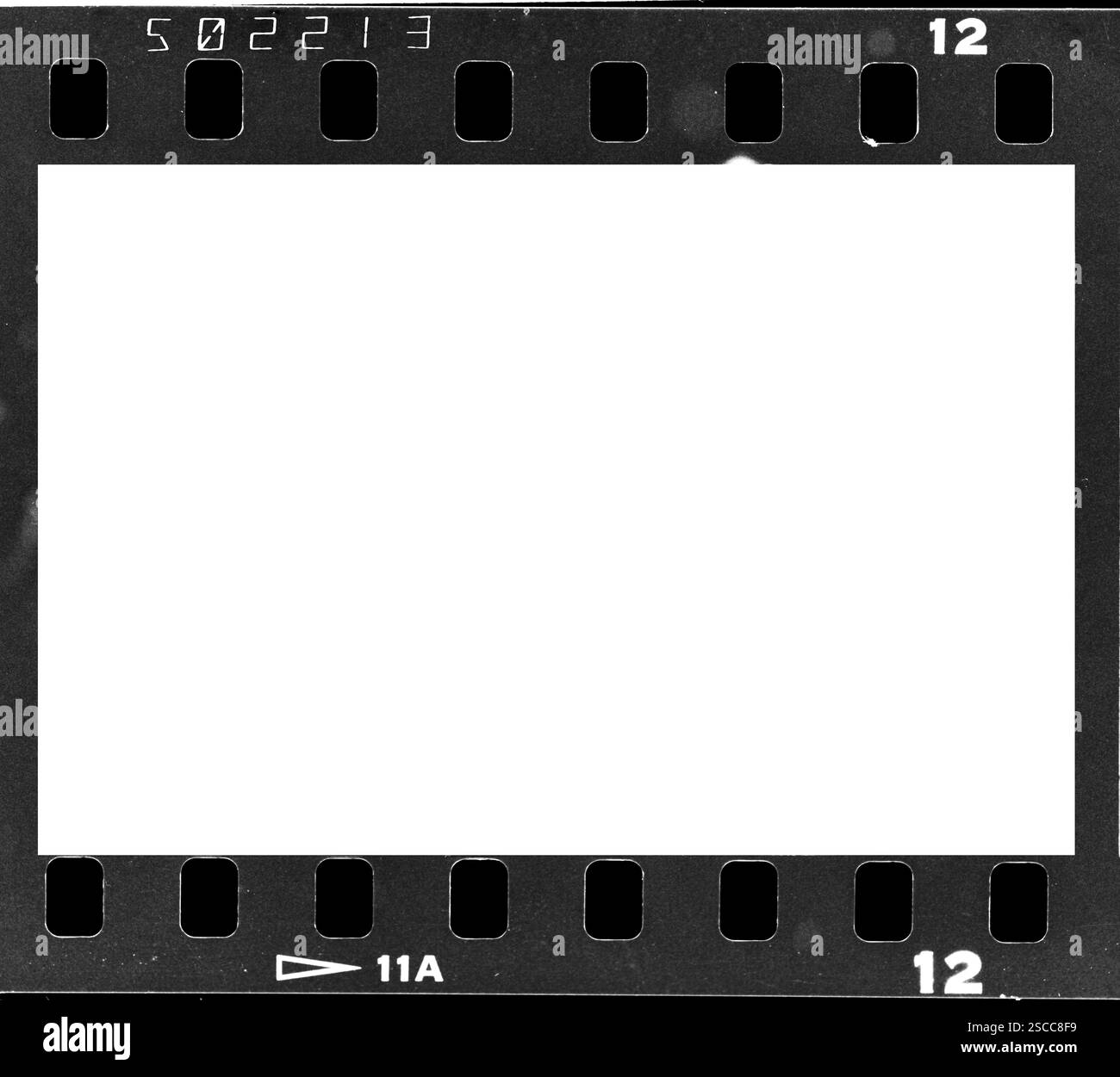 Ein leerer Negativrahmen mit nummerierten Markierungen und Perforationen. Stockfoto Ein leerer Negativrahmen mit nummerierten Markierungen und Perforationen. Stockfoto