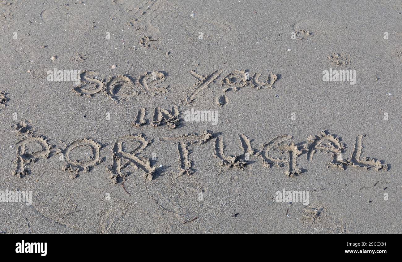 Wir sehen uns in Portugal, geschrieben in den Sand Stockfoto
