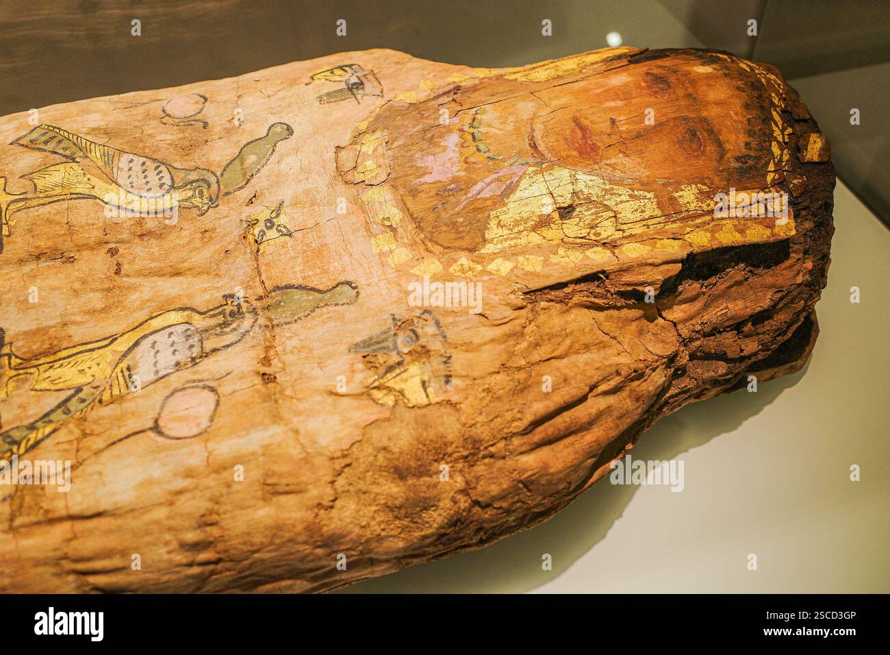 Barcelona, Spanien - 1. Februar 2025: Frau von Kemet im Ägyptischen Museum von Barcelona Stockfoto